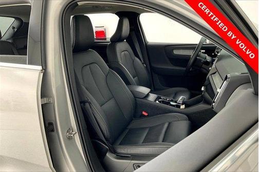 2025 Volvo XC40 B5 Plus Bright Theme