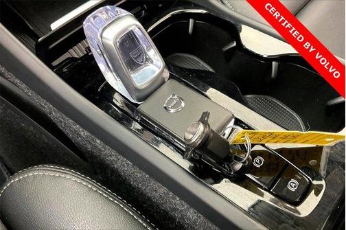 2025 Volvo XC40 B5 Plus Bright Theme
