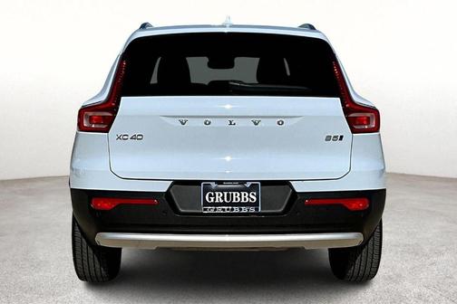 2025 Volvo XC40 B5 Plus Bright Theme