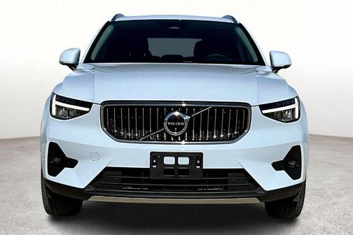2025 Volvo XC40 B5 Plus Bright Theme