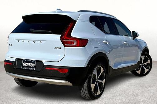 2025 Volvo XC40 B5 Plus Bright Theme