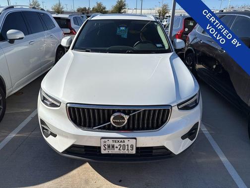 2023 Volvo XC40 B5 Ultimate Bright Theme