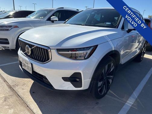 2023 Volvo XC40 B5 Ultimate Bright Theme