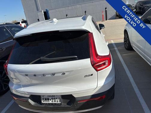 2023 Volvo XC40 B5 Ultimate Bright Theme