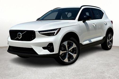 2026 Volvo XC40 B5 Plus