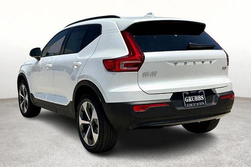 2026 Volvo XC40 B5 Plus