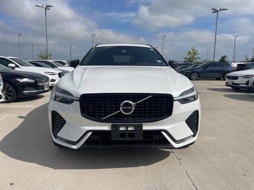 2022 Volvo XC60 B5 R-Design