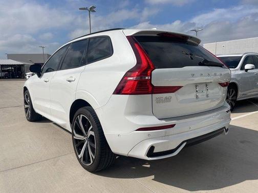 2022 Volvo XC60 B5 R-Design