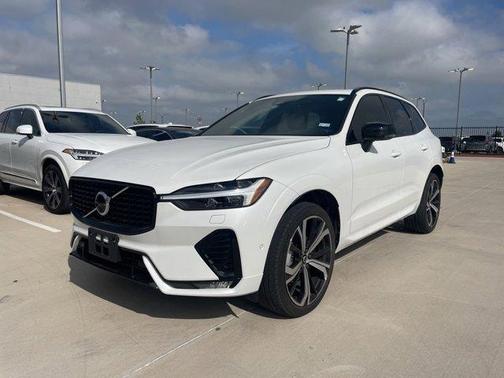 2022 Volvo XC60 B5 R-Design