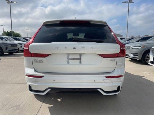 2022 Volvo XC60 B5 R-Design