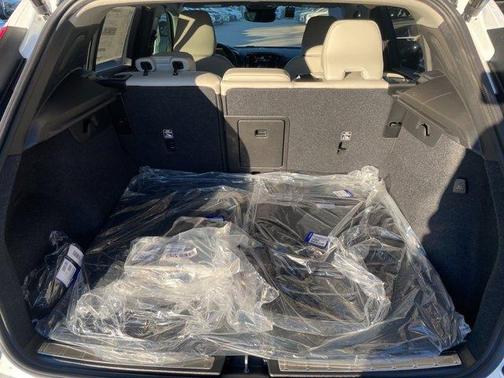 2025 Volvo XC40 B5 Plus Bright Theme