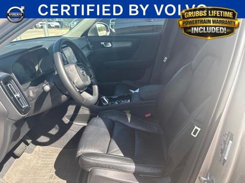 Champagne 2023 Volvo XC40 B5 Plus Bright Theme