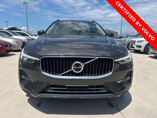 2022 Volvo XC60 B5 Momentum
