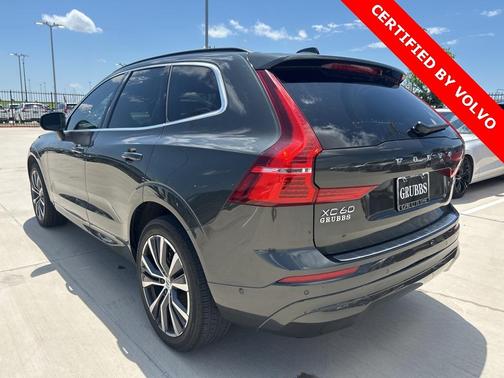 2022 Volvo XC60 B5 Momentum