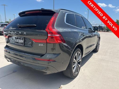 2022 Volvo XC60 B5 Momentum