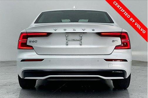 2024 Volvo S60 B5 Plus Dark Theme