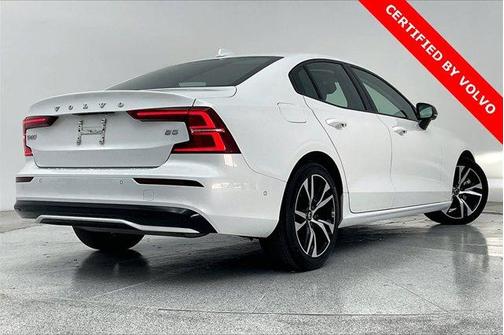 2024 Volvo S60 B5 Plus Dark Theme