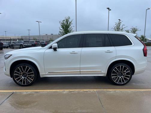 2025 Volvo XC90 B6 Plus 6-Seater