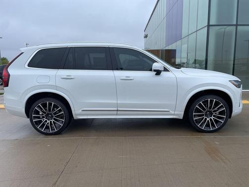 2025 Volvo XC90 B6 Plus 6-Seater