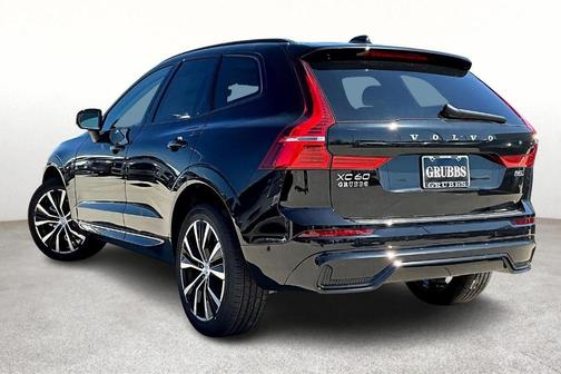 2025 Volvo XC60 B5 Plus