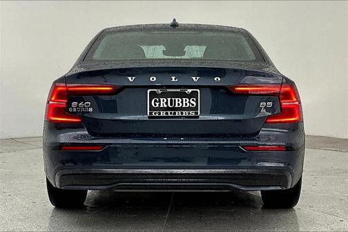 2024 Volvo S60 B5 Plus Dark Theme