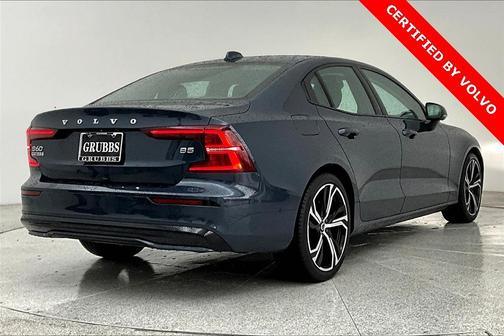 2024 Volvo S60 B5 Plus Dark Theme