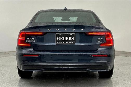 2024 Volvo S60 B5 Plus Dark Theme