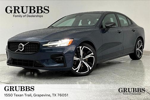 2024 Volvo S60 B5 Plus Dark Theme