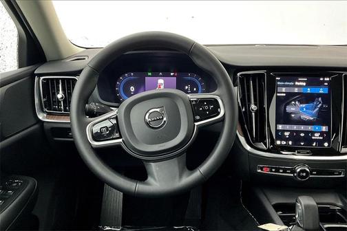 2024 Volvo S60 B5 Plus Dark Theme