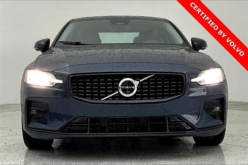 2024 Volvo S60 B5 Plus Dark Theme