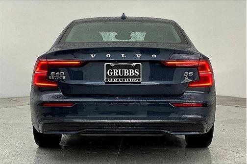 2024 Volvo S60 B5 Plus Dark Theme