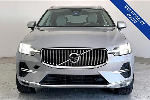 2023 Volvo XC60 B5 Ultimate Bright Theme