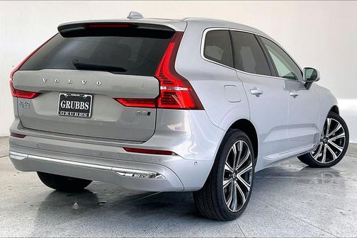 2023 Volvo XC60 B5 Ultimate Bright Theme