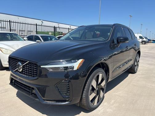 2025 Volvo XC60 Plug-In Hybrid T8 Plus
