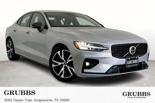 2024 Volvo S60 B5 Plus Dark Theme