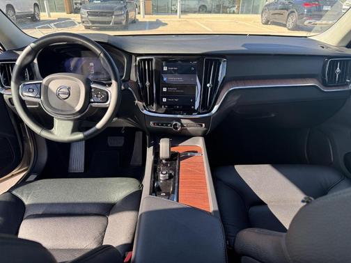 2024 Volvo S60 B5 Plus Dark Theme