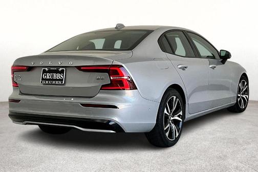 2024 Volvo S60 B5 Plus Dark Theme