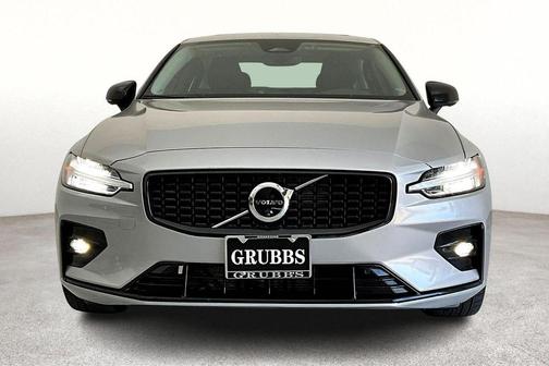 2024 Volvo S60 B5 Plus Dark Theme