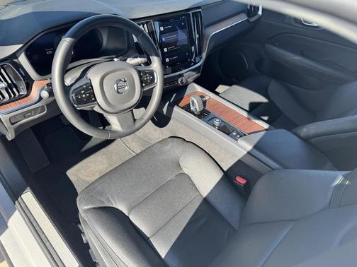 2024 Volvo S60 B5 Plus Dark Theme