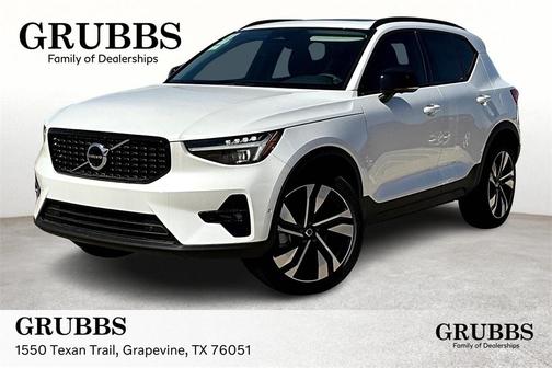 2025 Volvo XC40 B5 Ultra Dark Theme