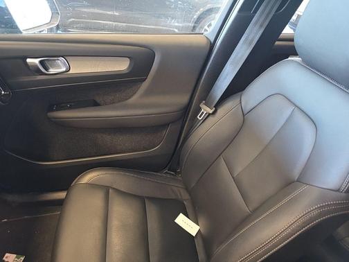 2024 Volvo XC40 B5 Core