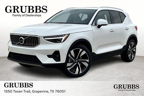 2025 Volvo XC40 B5 Ultra Bright Theme