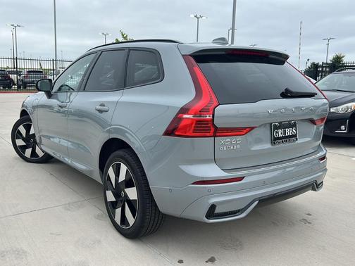 2025 Volvo XC60 Plug-In Hybrid T8 Plus