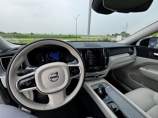 2025 Volvo XC60 Plug-In Hybrid T8 Plus