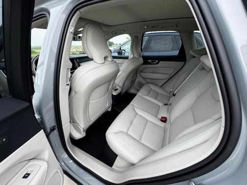 2025 Volvo XC60 Plug-In Hybrid T8 Plus