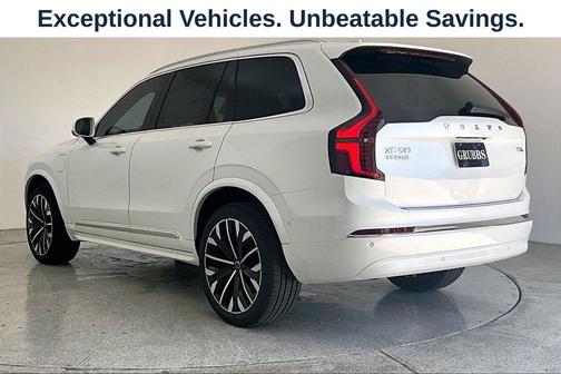 Crystal White Pearl 2026 Volvo XC90 Plug-In Hybrid T8 Ultra 7-Seater