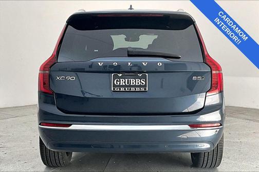 2025 Volvo XC90 B5 Plus