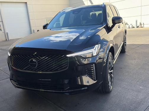2025 Volvo XC90 B6 Plus 7-Seater