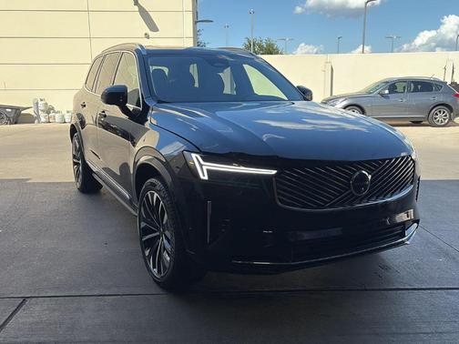 2025 Volvo XC90 B6 Plus 7-Seater