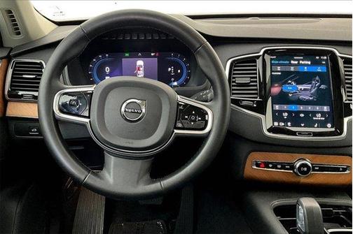 2024 Volvo XC90 B5 Plus Bright Theme